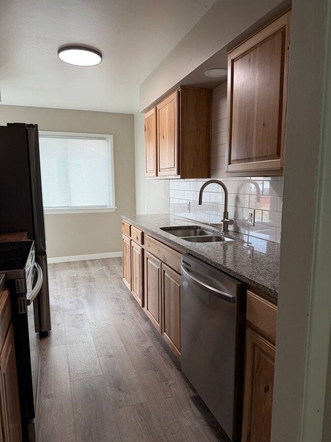 Building Photo - Duplex for Rent