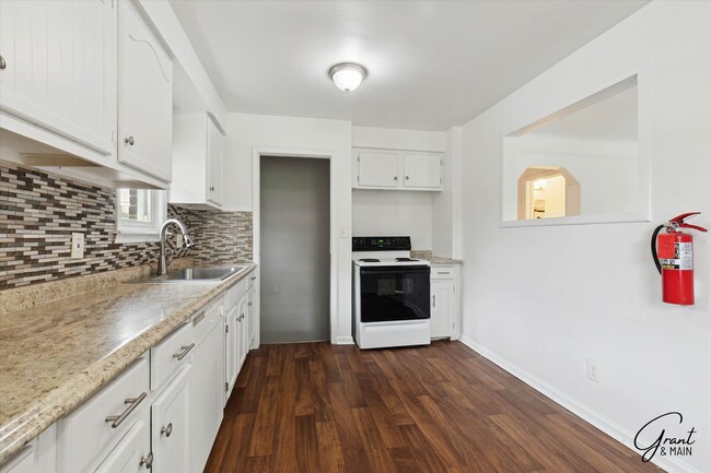 Building Photo - $1250 4 bedroom