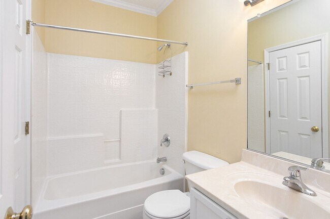 Building Photo - Ranch home in North Raleigh!