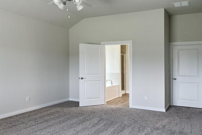 Building Photo - 358 Shoreview Dr