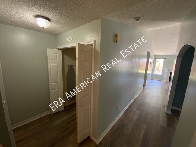 Building Photo - 192 Wright Cir