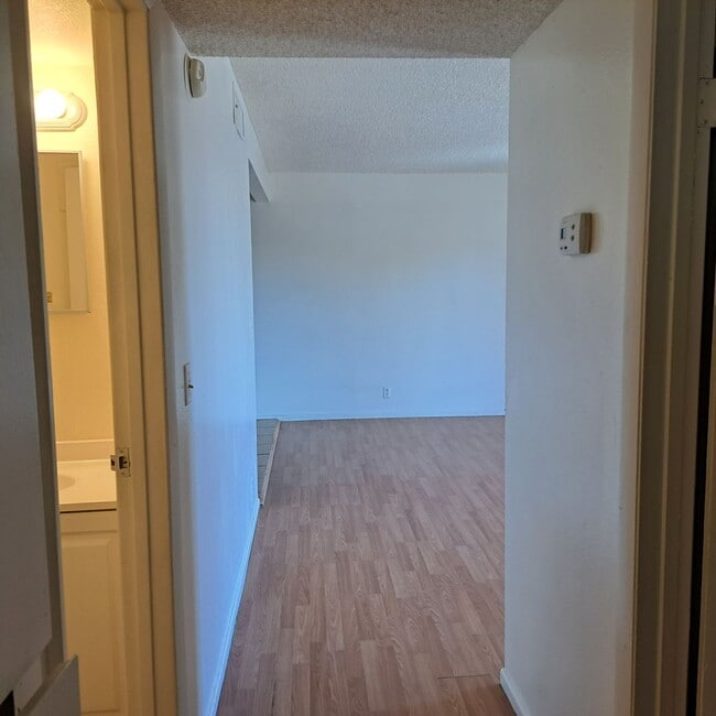 Building Photo - 595 N Royal Crest Cir