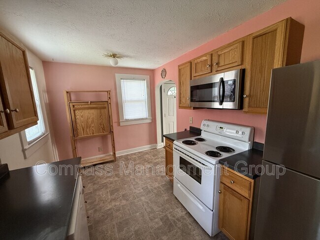 Building Photo - 3300 Miami St