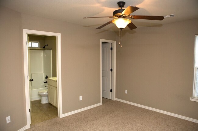 Building Photo - Available Now! 4-Bedroom, 3.5-Bathroom Hom...