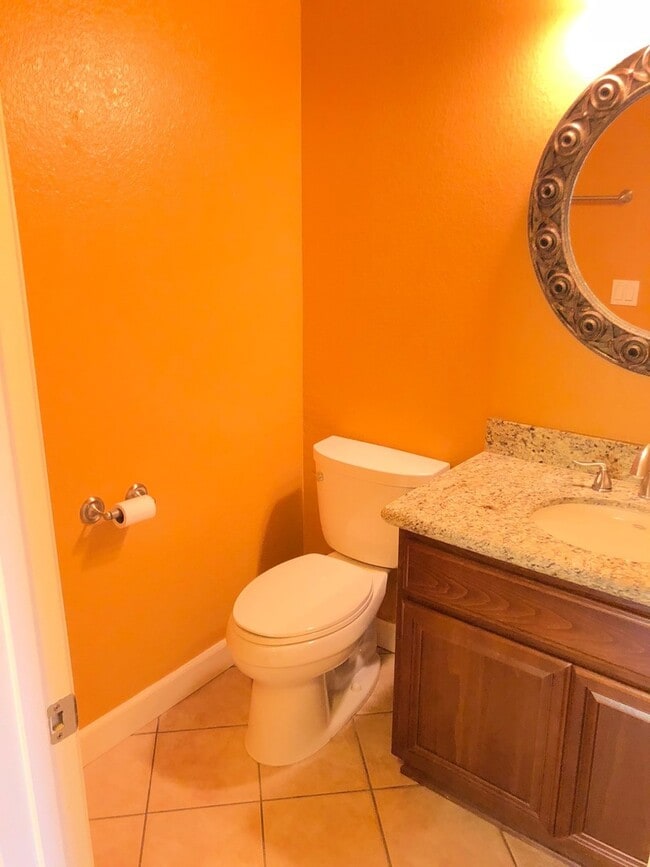 Building Photo - 2 Bed, 2.5 Bath Two-Story Condo with Garage