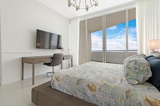 Building Photo - 16901 Collins Ave