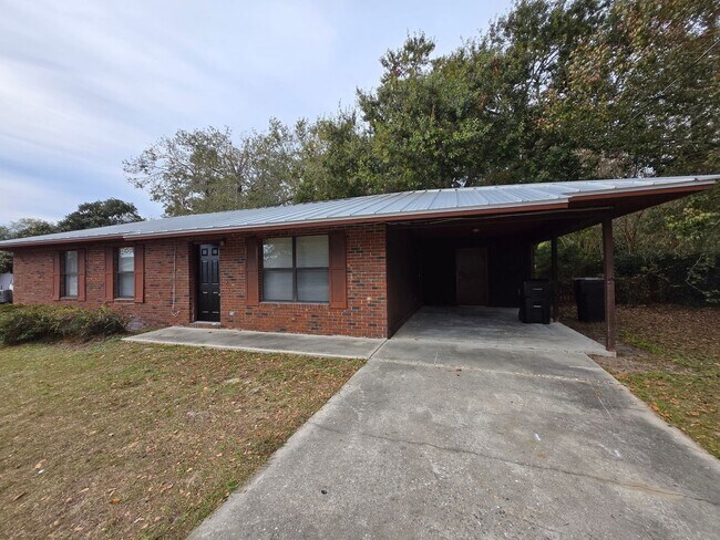 Building Photo - 3/1.5 - Keystone Heights