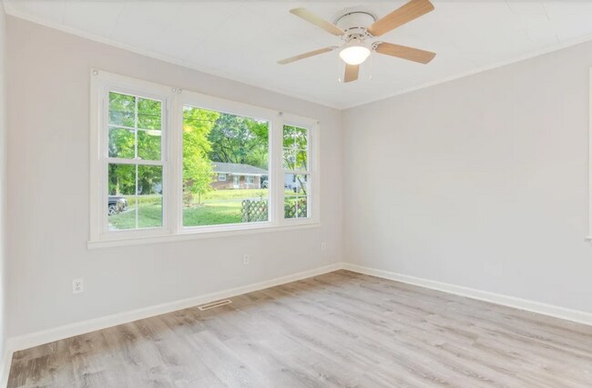 Building Photo - Cozy 3/2 Updated Home in Greenville Available Now!