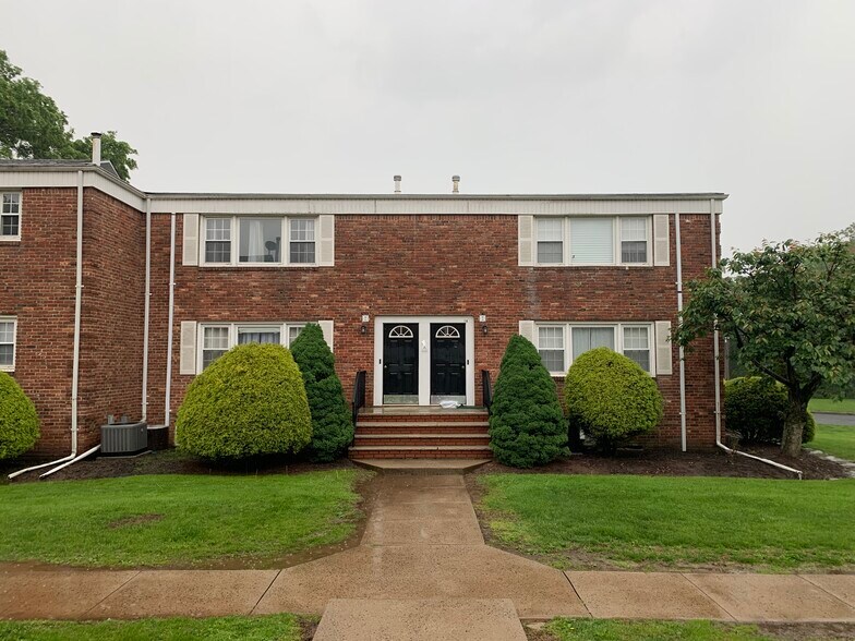 Primary Photo - 18 Dartmouth Ave