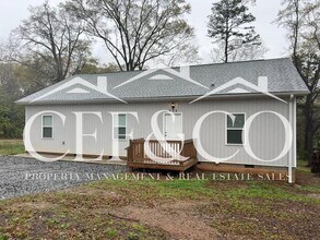 Building Photo - Spacious 3 Bed / 2 Bath Home – District 7, Spartanburg