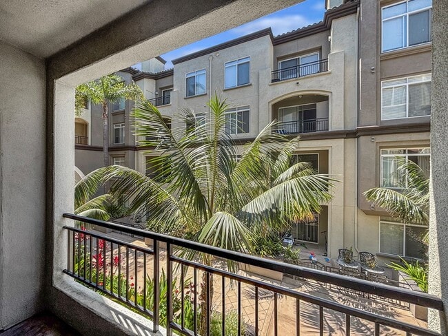 Building Photo - Stunning 2BD/2BA Condo in La Jolla W/ W/D,...