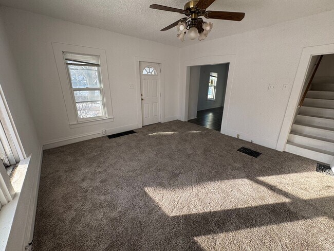 Building Photo - 321 W 5th St