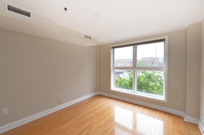 Building Photo - 70 Adams St