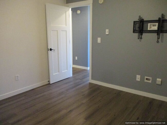 Building Photo - 2 Bedroom, 2 bathroom Northview Terrace Co...