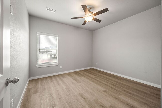 Building Photo - 2602 SW Convent St