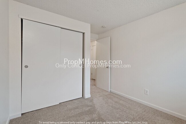 Building Photo - Enjoy the Cedar Hills Lifestyle in this Th...