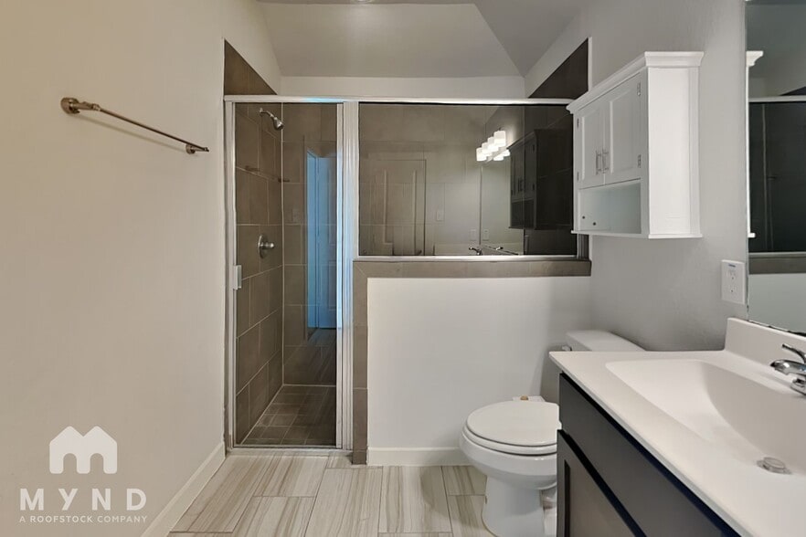 Building Photo - 6910 Spring Vale Dr