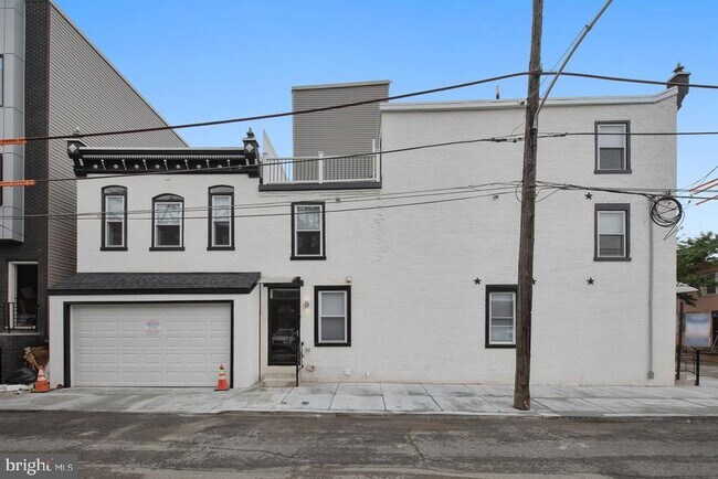 Building Photo - 2468 Jasper St