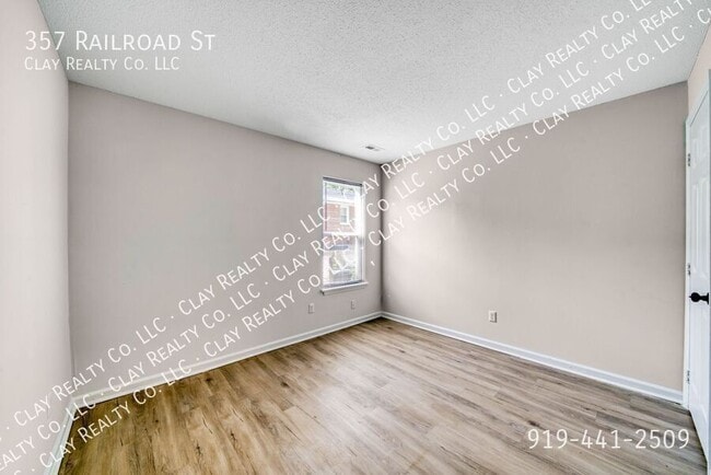 Building Photo - 357 Railroad St