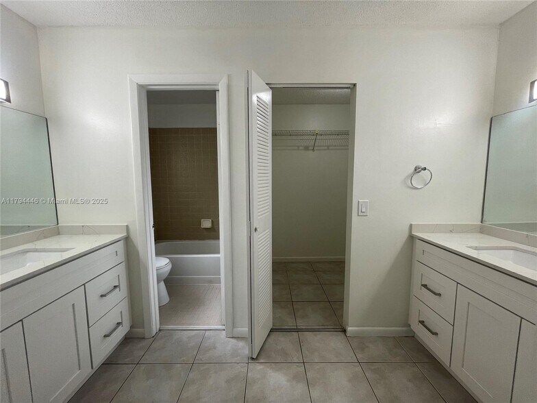 Building Photo - 12370 SW 52nd Pl