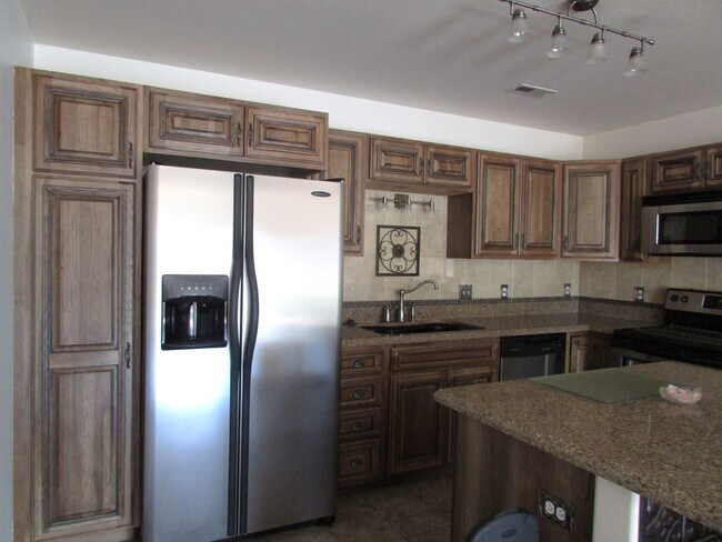 Building Photo - 2470 1/2 Brookwillow Loop