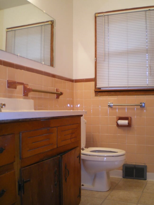 Building Photo - 1291 Brown Ave