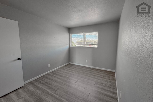 Building Photo - 3Bed/2Bath Townhouse at 47th Ave/Maryland Ave! Ready for Immediate Move-In! – FENCED-IN YARD!