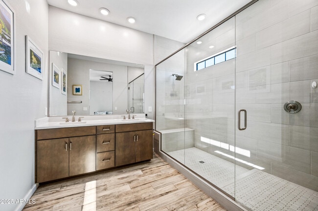 Building Photo - 4827 E Village Dr