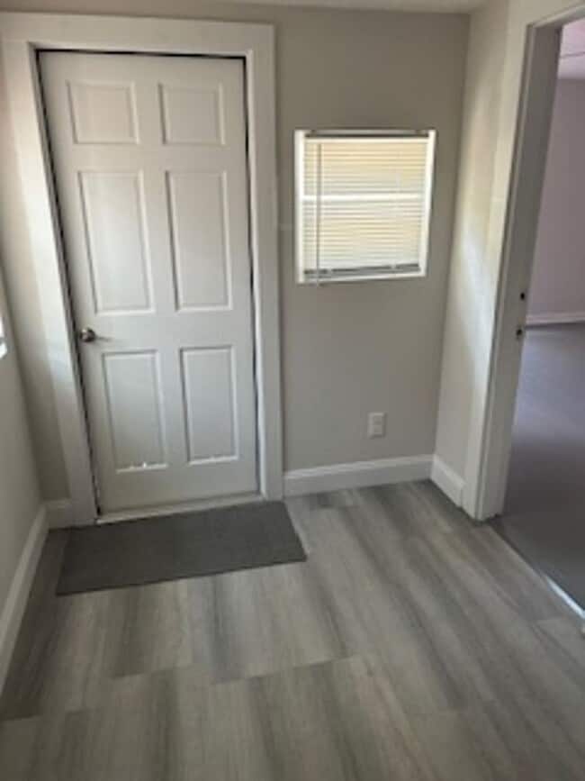 Building Photo - Quaint 1/1 apartment