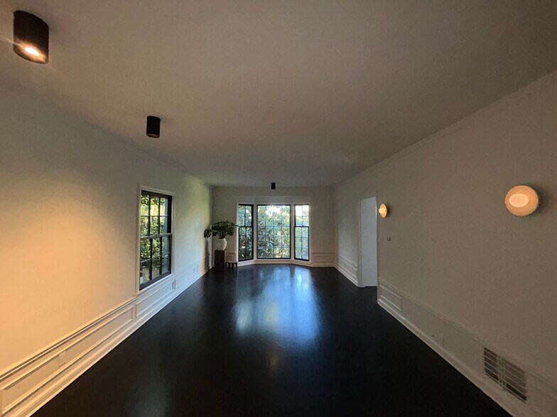 Building Photo - 1954 Hillcrest Rd