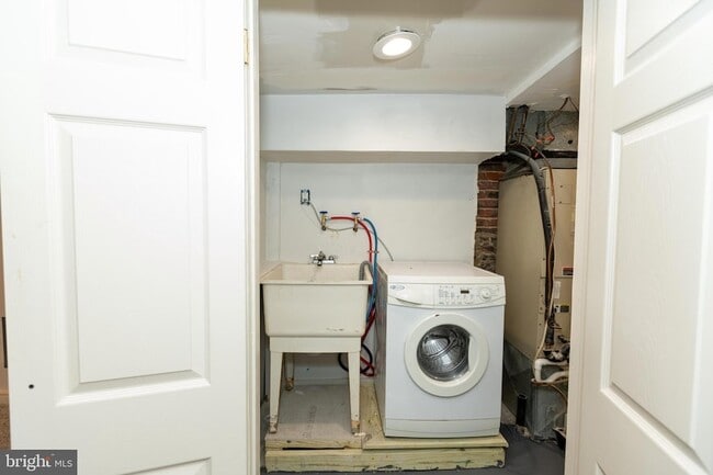 Building Photo - 640 Dover St