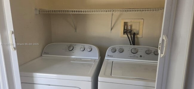 Building Photo - 6325 SW 138th Ct