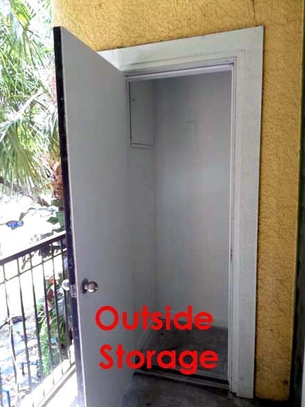 plenty of ample storage - 2010 E Palm Ave