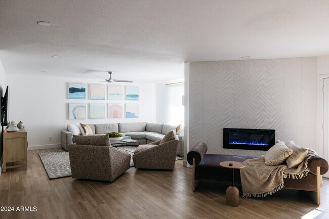 Building Photo - 6629 E Dreyfus Ave