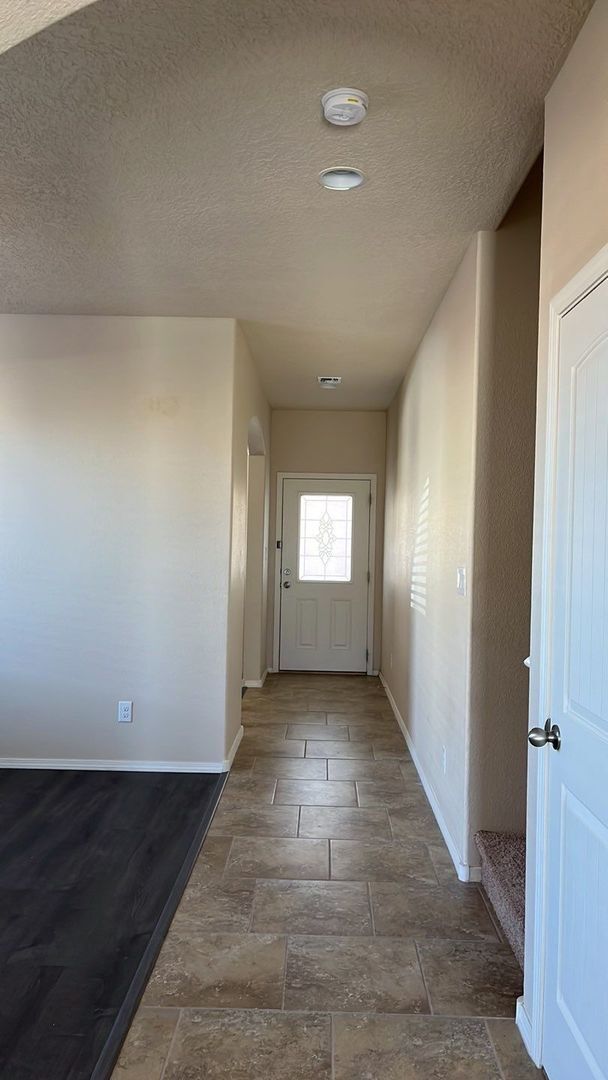 Building Photo - **Beautiful 4 Bedroom Home**Located in Lom...
