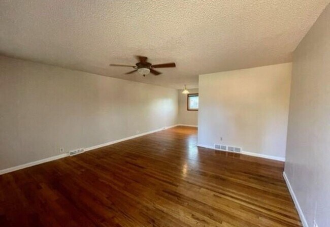 Building Photo - Long Realty & Property Management- 4 bedro...