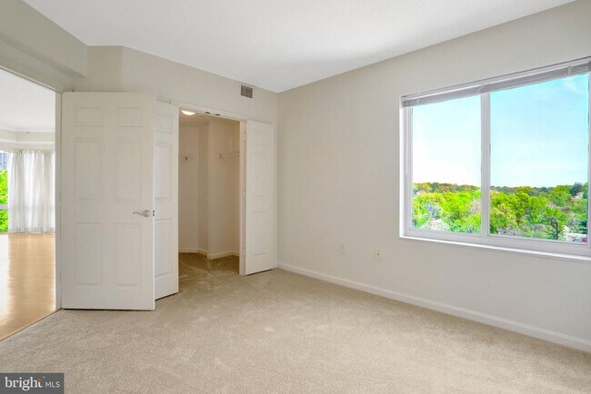 Building Photo - 3101 N Hampton Dr