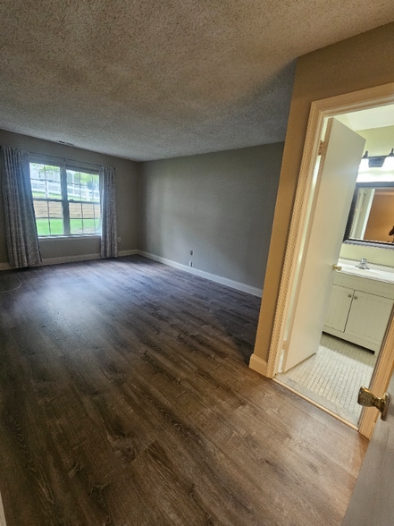 Building Photo - 107 Hyacinth Ln