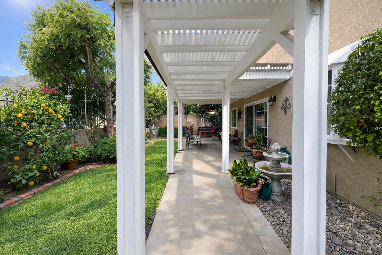 Building Photo - 1829 Mirador Dr