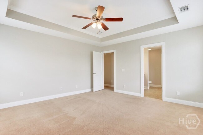 Building Photo - 255 Red Oak Dr