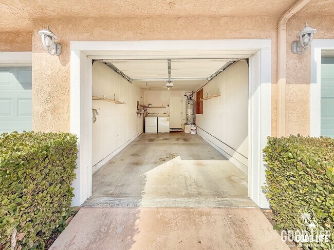 Building Photo - Great 3B/2BA Townhome in Oceanside!