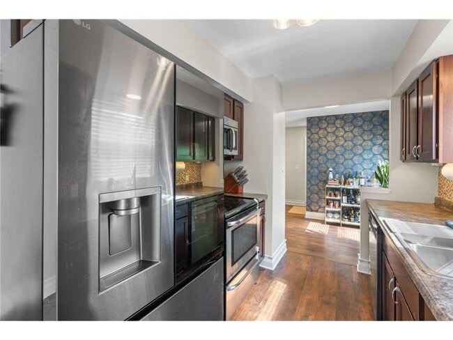 Building Photo - 263 Lexington Parkway S