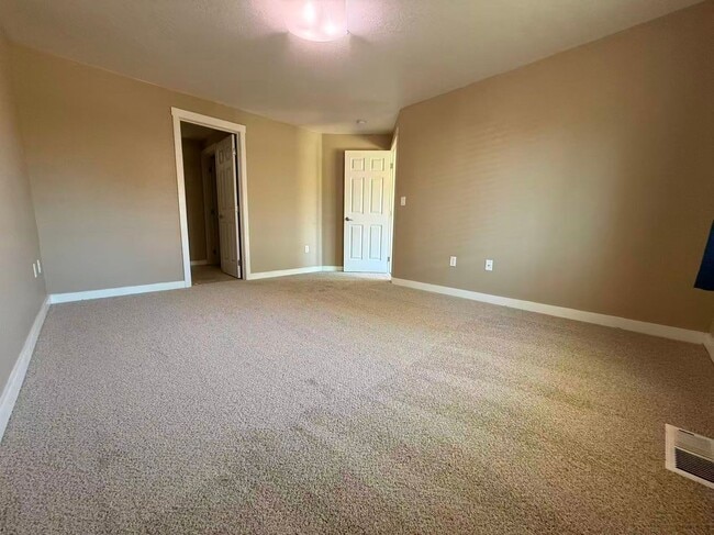 Building Photo - new carpet installed, 600sqft bonus room with large RV/Boat parking space