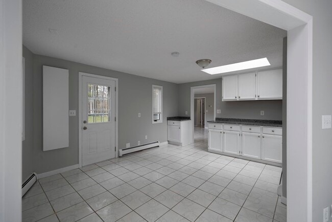 Building Photo - 4 Sterling Ln
