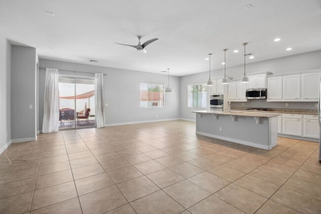 Building Photo - 7410 W Buckskin Trail