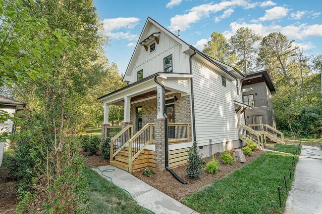 Primary Photo - Gorgeous New Construction near Downtown Du...