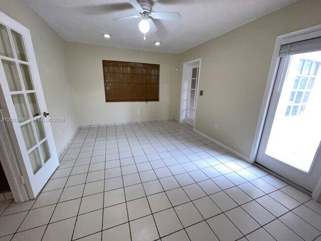 Building Photo - 1556 San Benito Ave