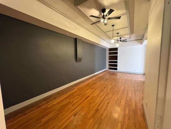 Building Photo - 201 Summit Loft