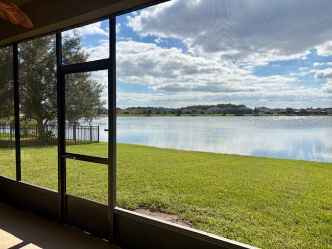 Building Photo - Water View 4/3 in Wyndham Lakes Estates ne...