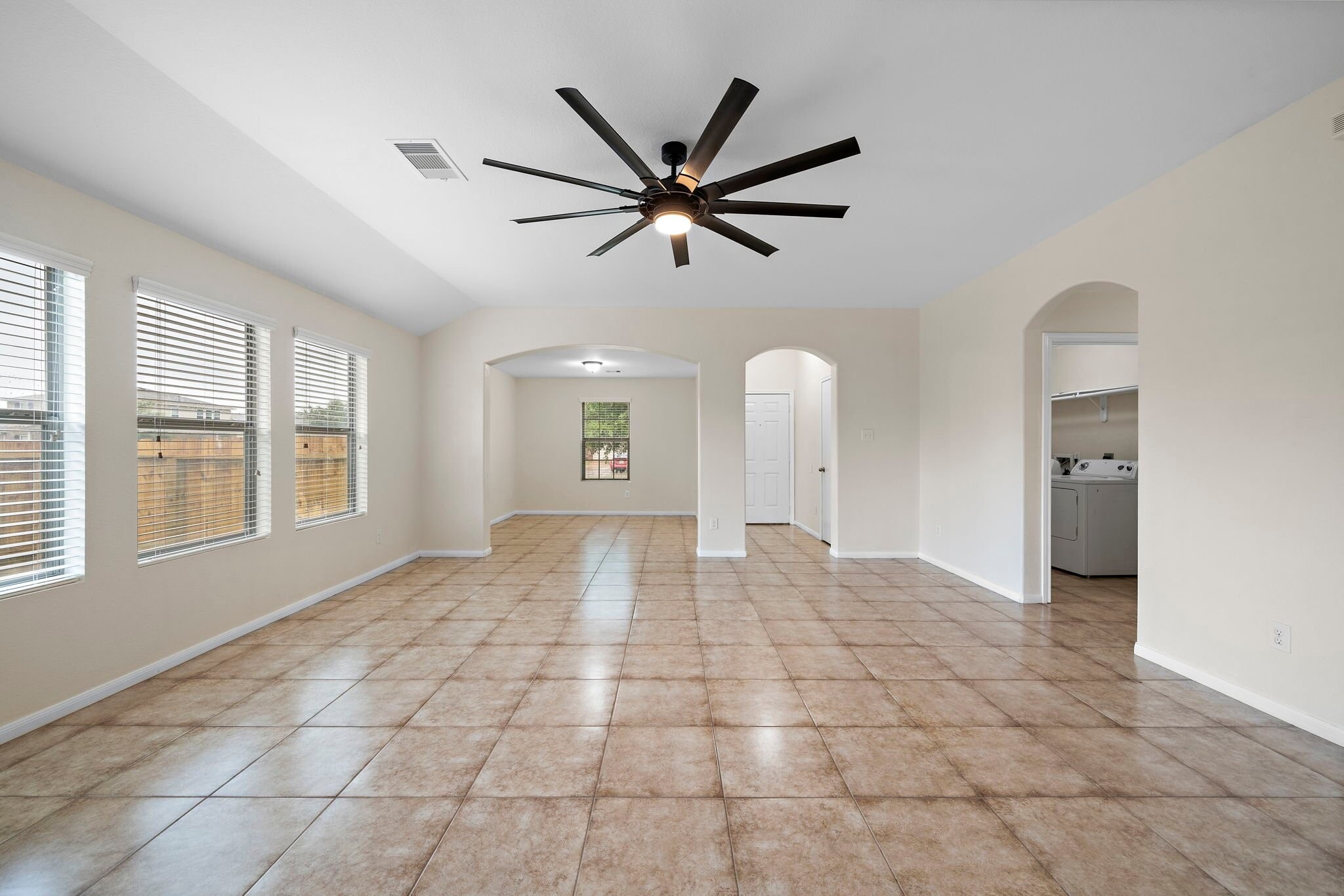 Building Photo - 114 Mustang Stampede Dr